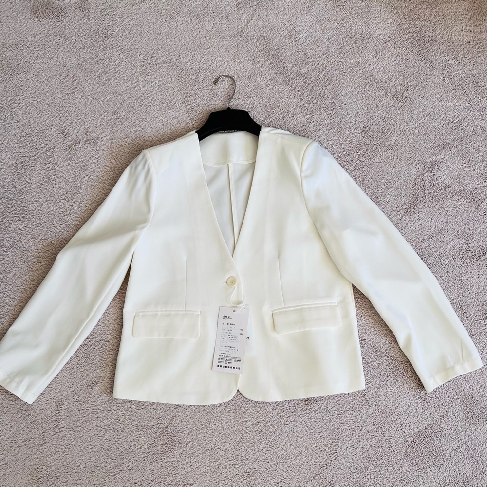 Ivory Women's Blazer Size M Brand New.